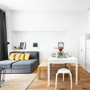 Wiesen Living - For Up To Twelve People München